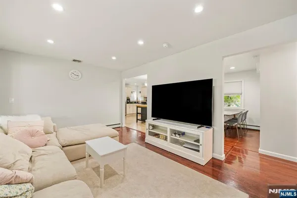$5,200 | 3 Burton Place, Cresskill, NJ 07626