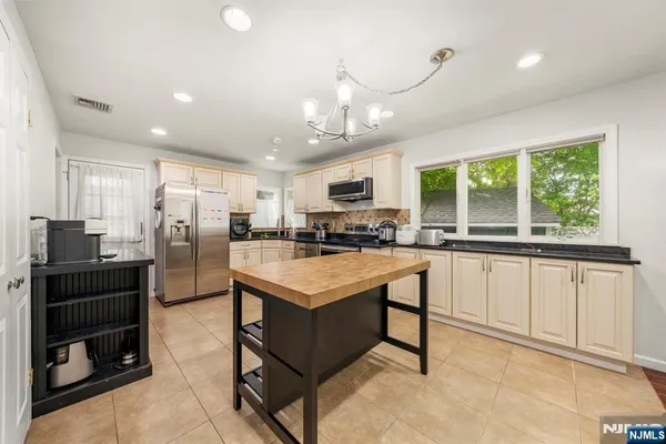 $5,200 | 3 Burton Place, Cresskill, NJ 07626