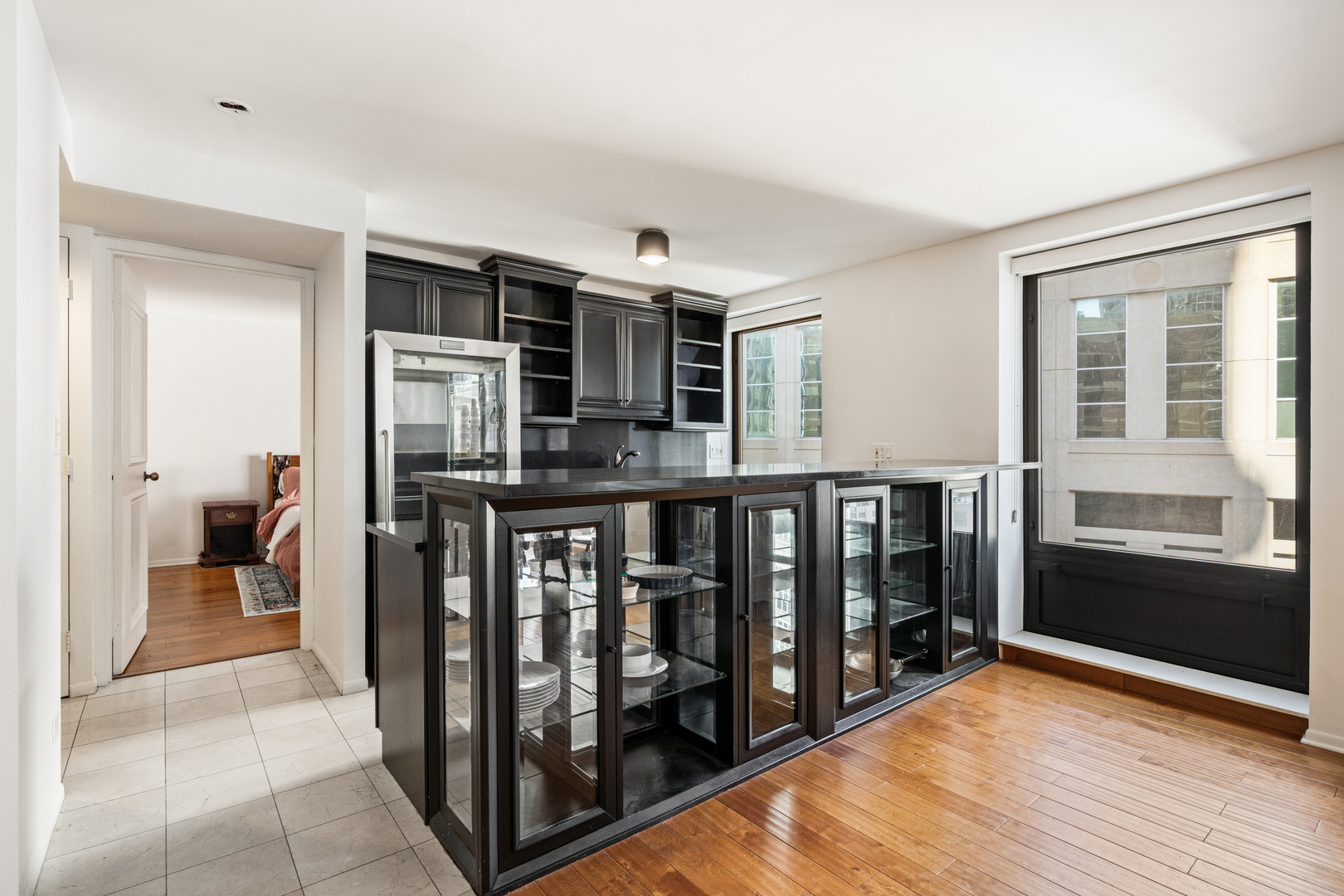 40 East Delaware Place, Unit 1502 Chicago, IL 60611 - Photo 8 of 25