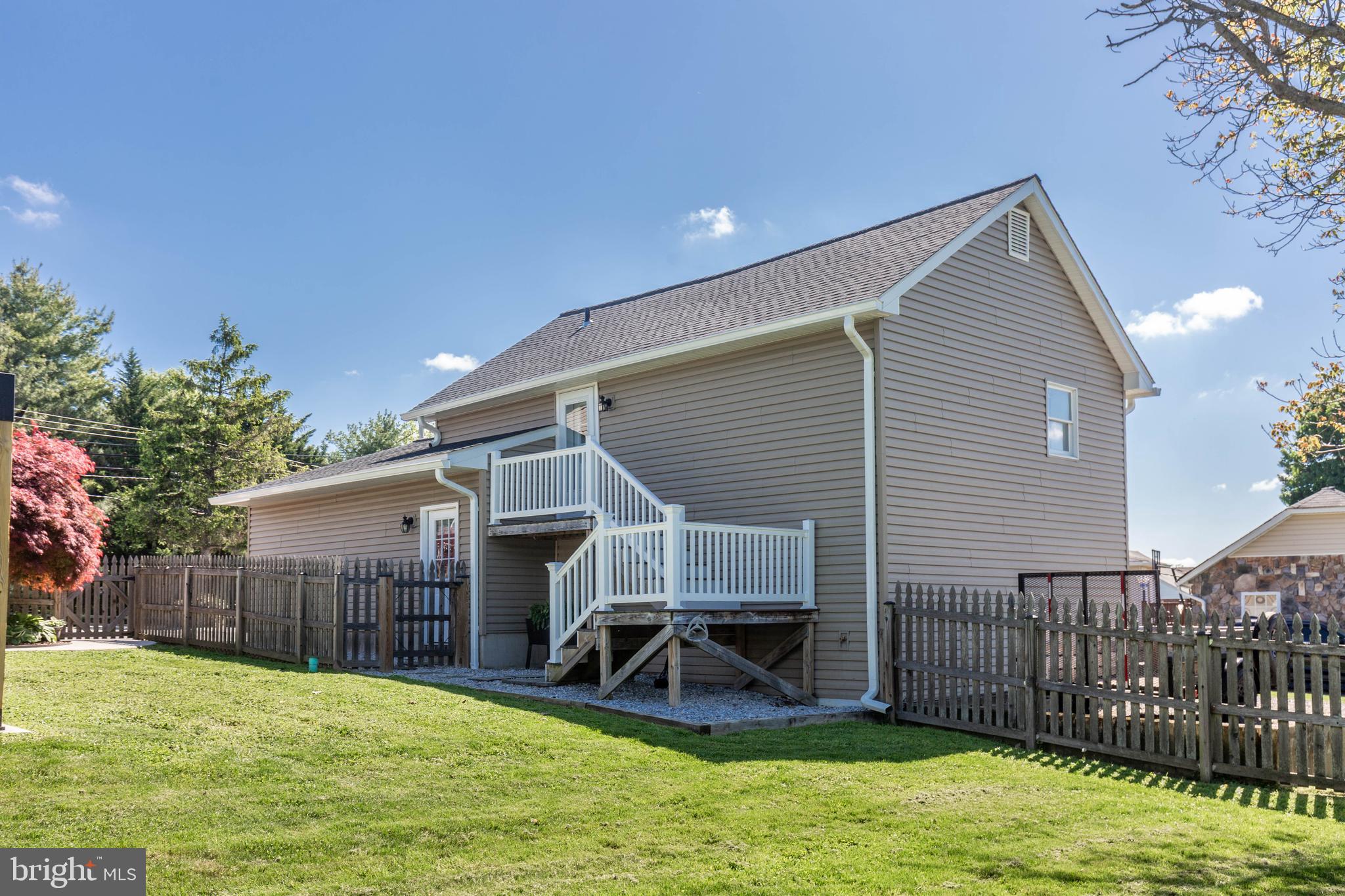 3046 Sykesville Road Westminster, MD 21157 - Photo 9 of 22 has an open concept Kitchen/Dining/Liv area