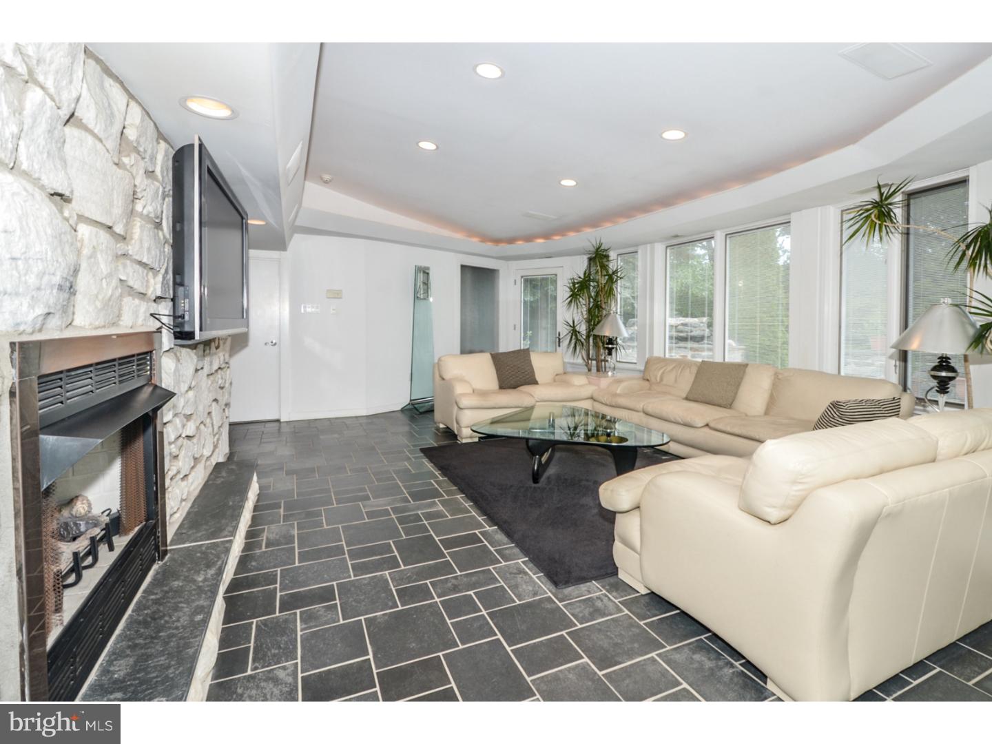 1470 Huntingdon Road Abington, PA 19001 - Photo 15 of 25 Family Room