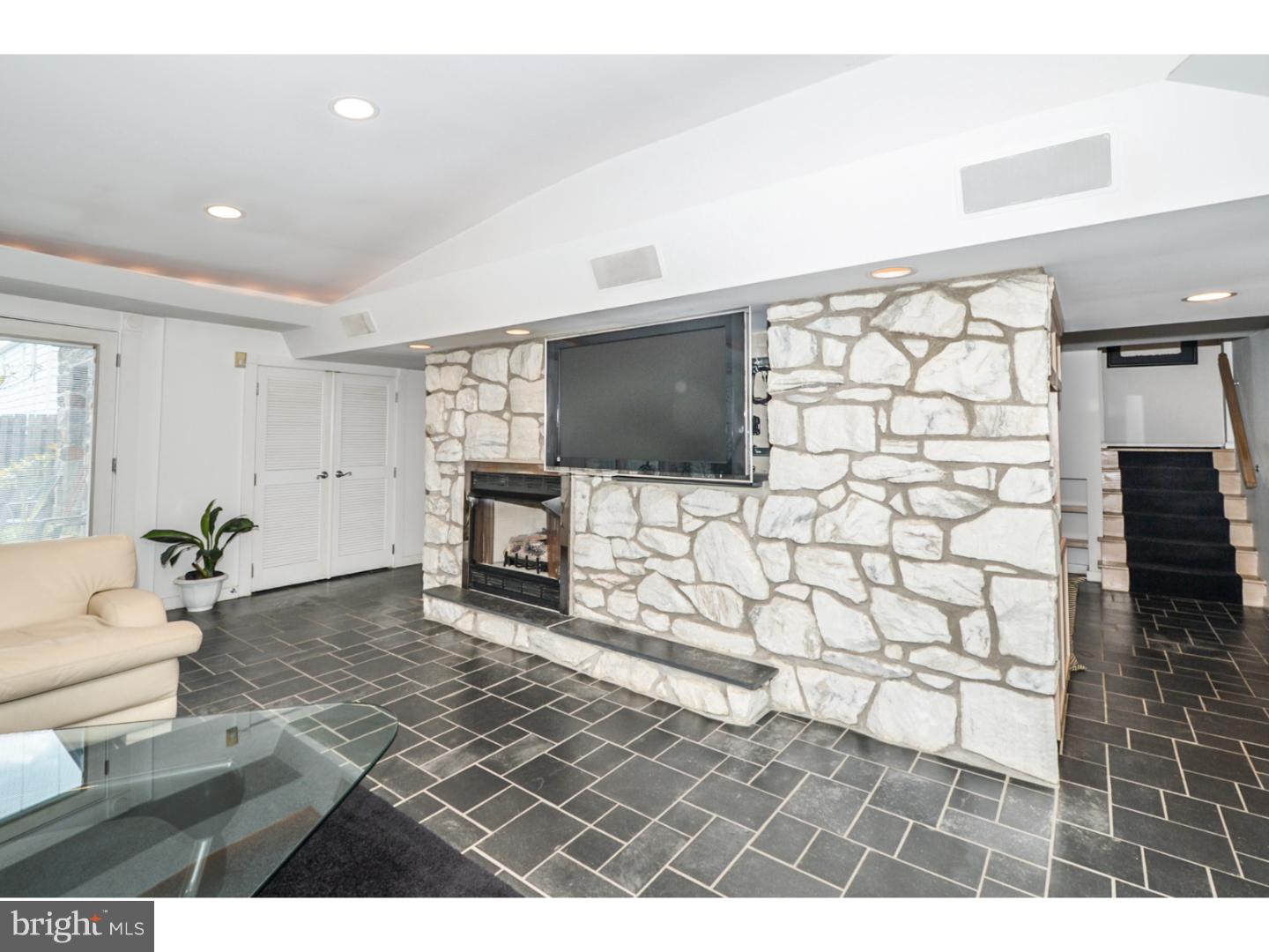 1470 Huntingdon Road Abington, PA 19001 - Photo 16 of 25 Family Room