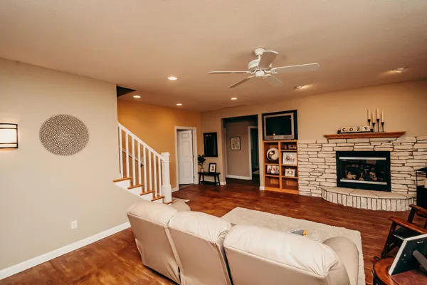 $849,900 | 241 Cottonwood Cove, Lynd, MN 56157