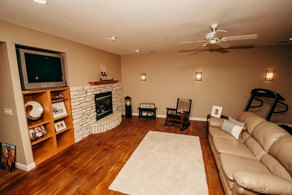 $849,900 | 241 Cottonwood Cove, Lynd, MN 56157