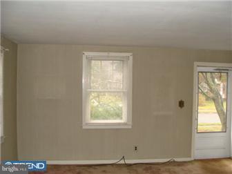 1026 Lamb Road Secane, PA 19018 - Photo 3 of 11 Living Room