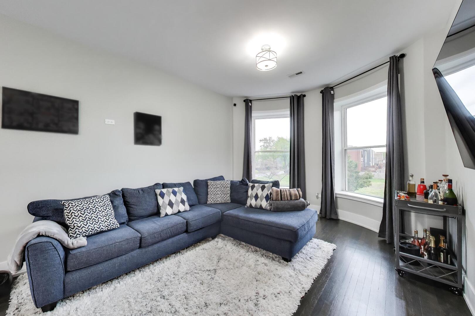616 East 46th Street, Unit 2 Chicago, IL 60653 - Photo 3 of 27