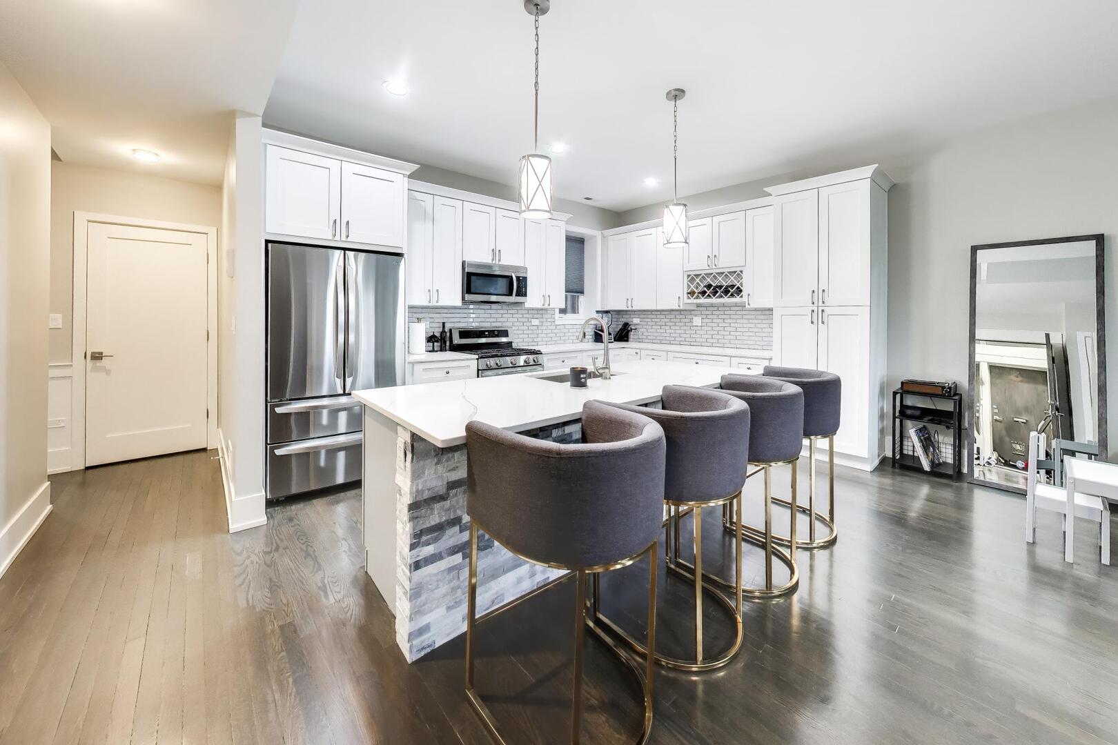 616 East 46th Street, Unit 2 Chicago, IL 60653 - Photo 7 of 27