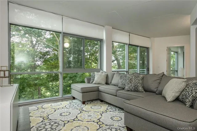 $4,350 | 250 Central Park Avenue, Unit 3I, Hartsdale, NY 10530