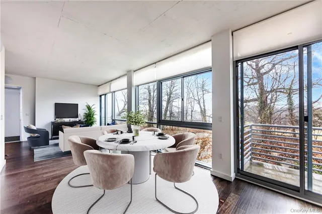 $4,350 | 250 Central Park Avenue, Unit 3I, Hartsdale, NY 10530