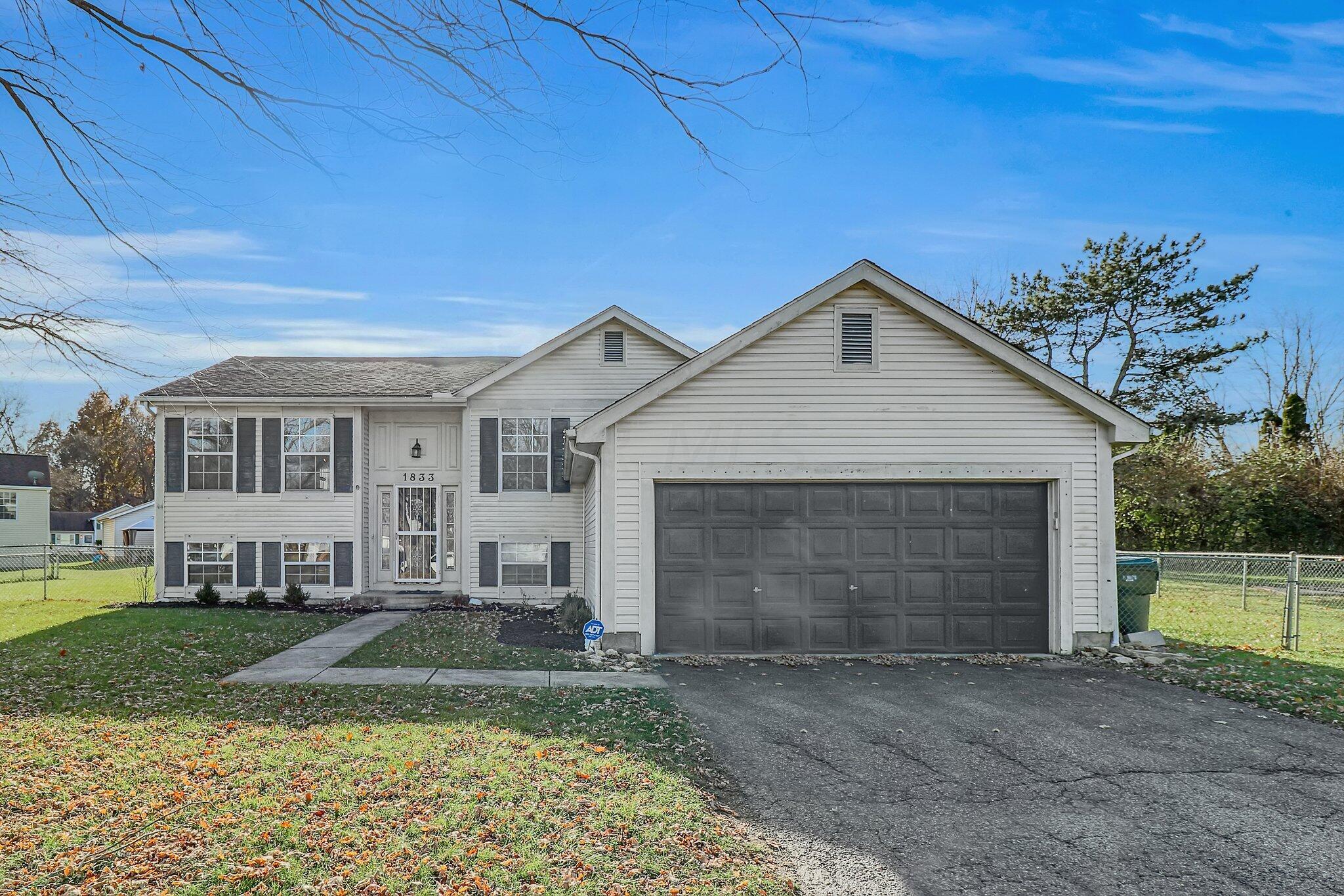 1833 Ferntree Road Columbus, OH 43219 - Photo 1 of 31 Front