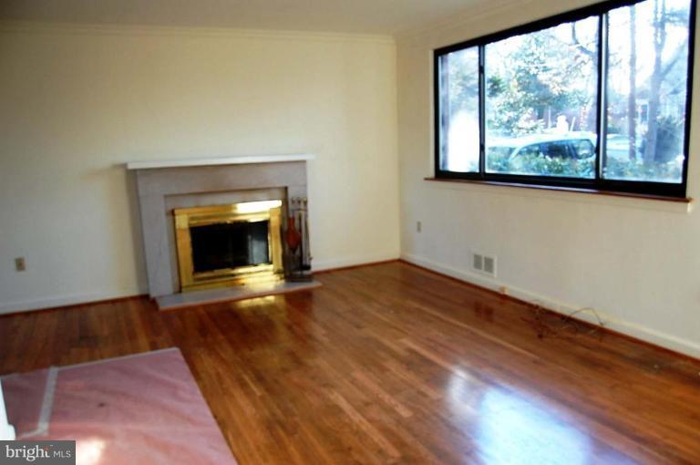 3813 Ridge Road Annandale, VA 22003 - Photo 2 of 30 Living Room