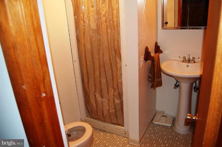 3813 Ridge Road Annandale, VA 22003 - Photo 19 of 30 Bath #2