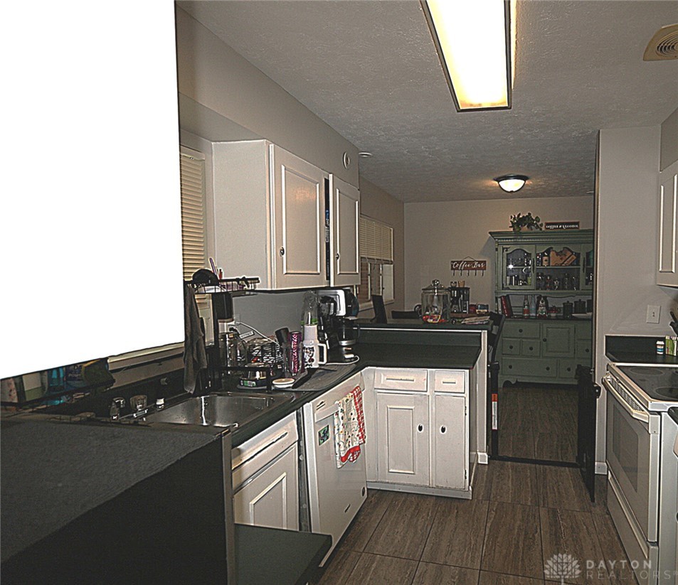 4263 Maxlin Road Kettering, OH 45429 - Photo 6 of 25