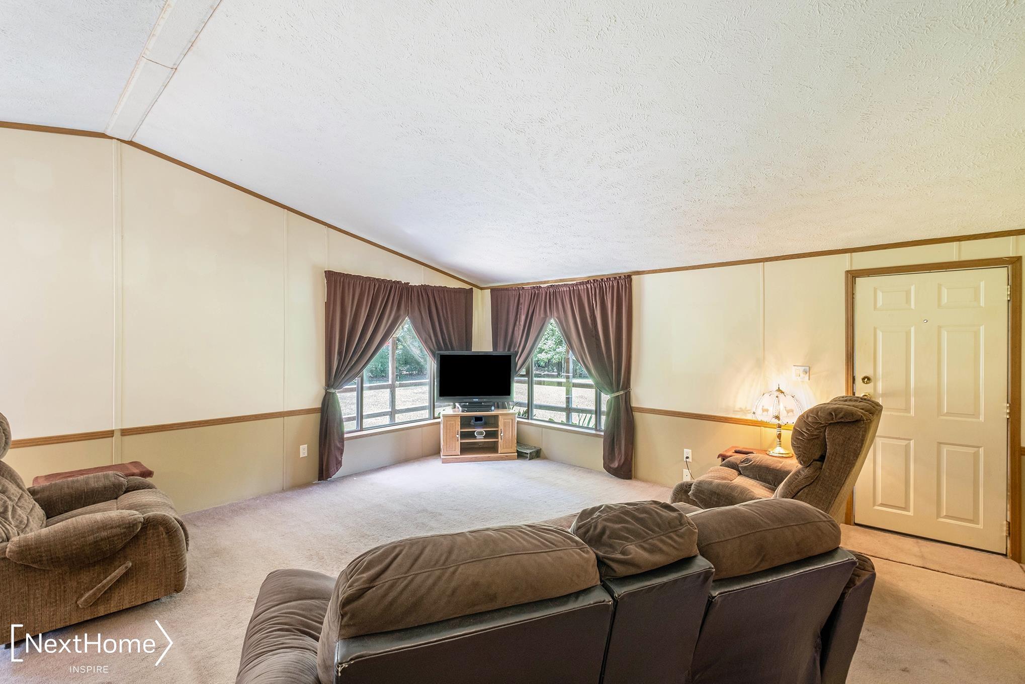 8407 Birch Run Road Millington, MI 48746 - Photo 11 of 34 50117224-10.JPG