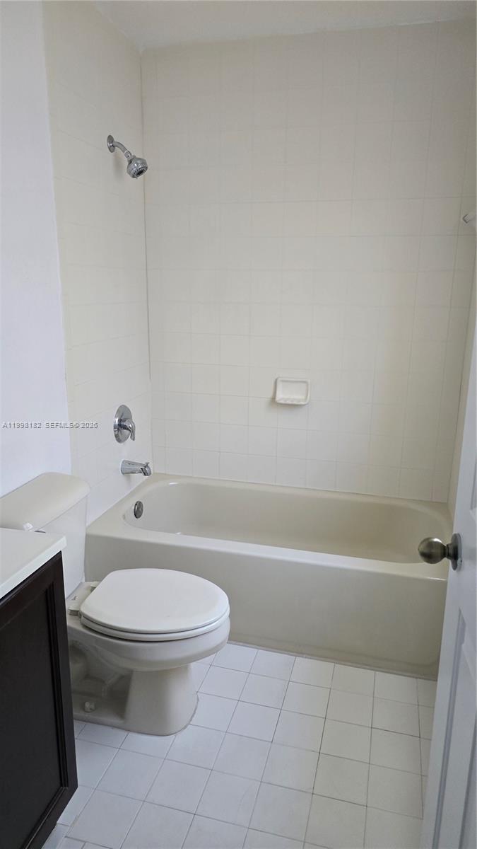 2755 Southeast 15th Road, Unit 101 Homestead, FL 33035 - Photo 18 of 18 a bathroom with a toilet a sink and a bathtub