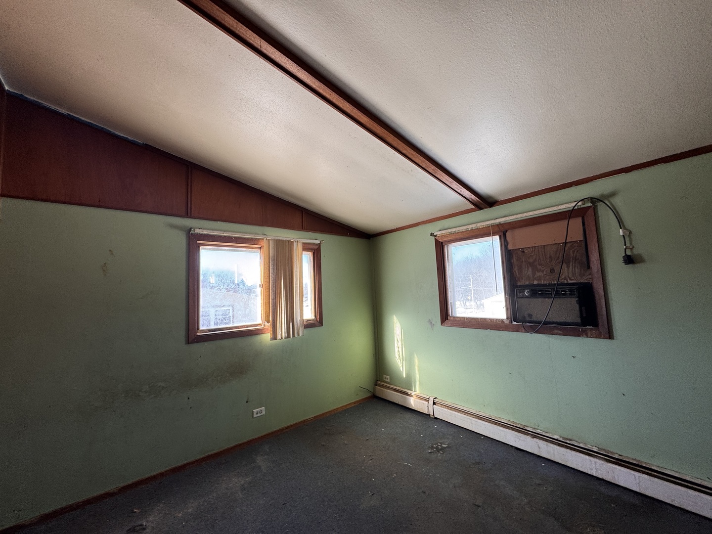 806 Northeast 3rd Street Galva, IL 61434 - Photo 15 of 20 an empty room with a window