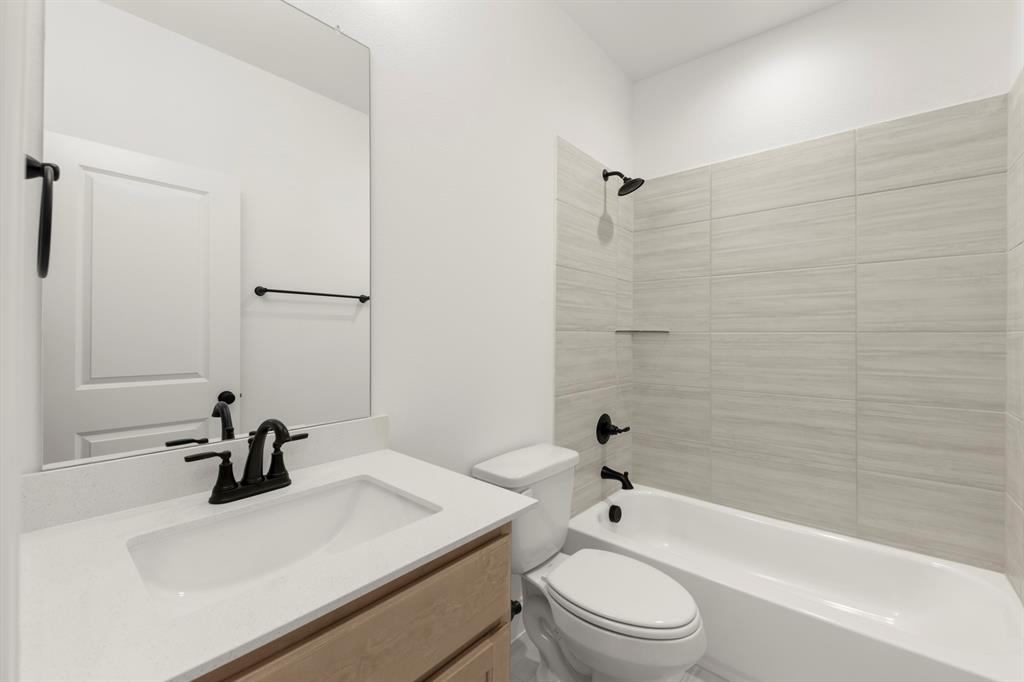1809 Gleasondale Place Forney, TX 75126 - Photo 16 of 34 a bathroom with a sink a toilet and a bathtub