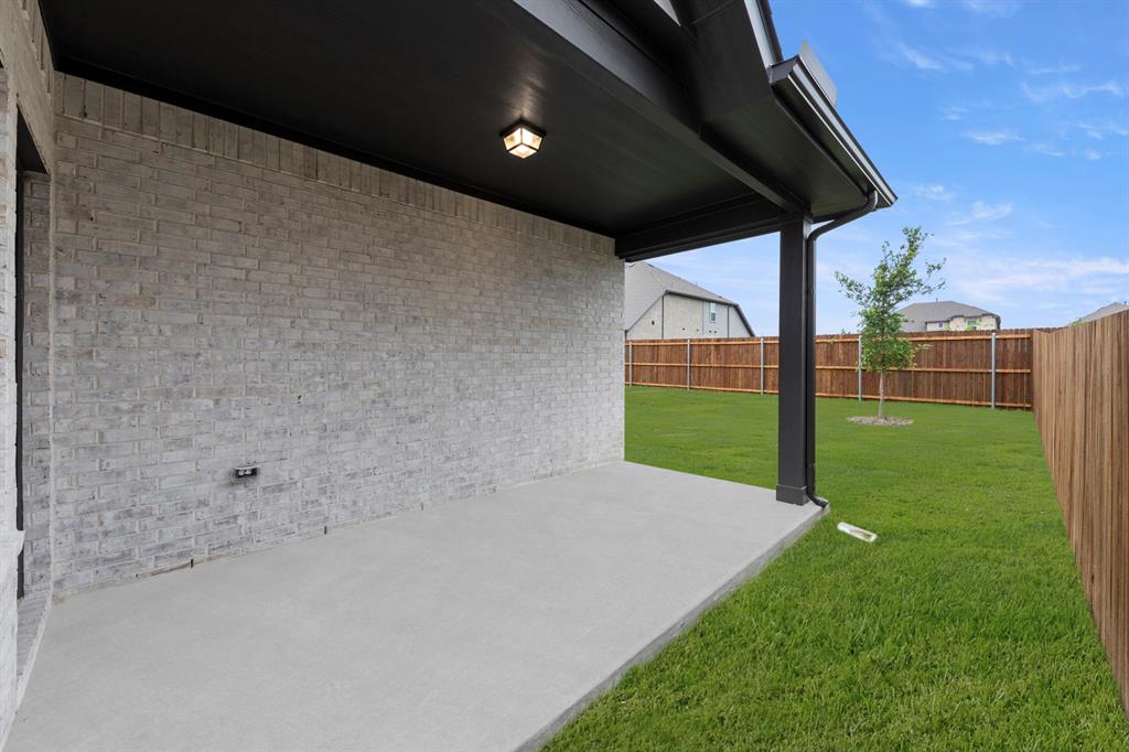 1809 Gleasondale Place Forney, TX 75126 - Photo 24 of 34 a view of a backyard with a garden