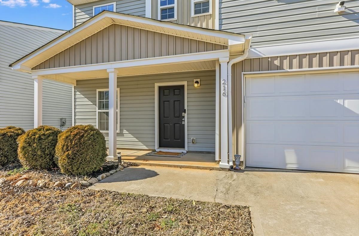 216 Wayfair Lane Wellford, SC 29385 - Photo 2 of 25