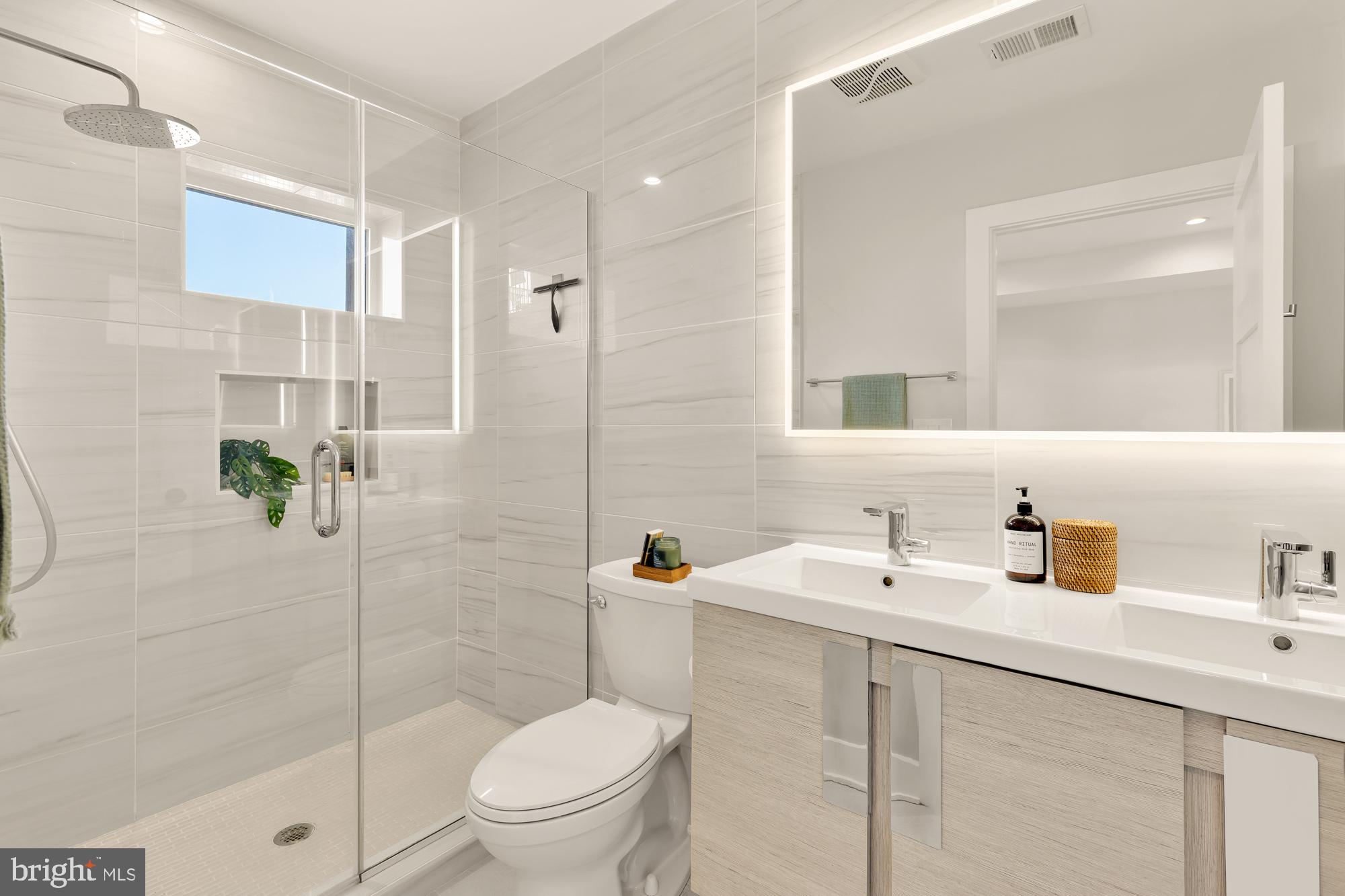 1747 T Street Northwest, Unit 4 Washington, DC 20009 - Photo 15 of 30 Luxurious primary bath