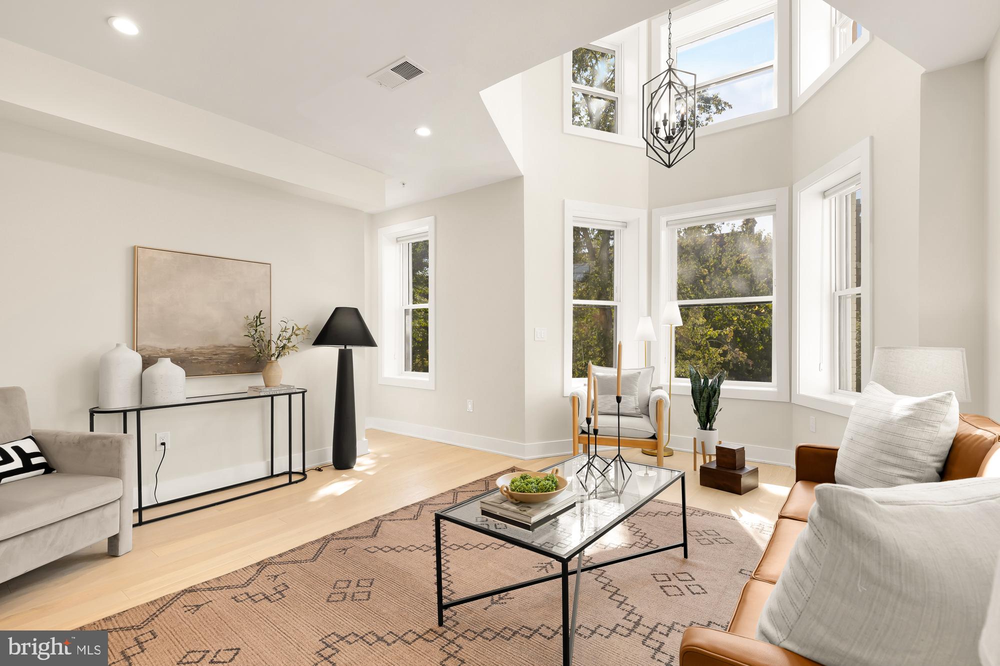 1747 T Street Northwest, Unit 4 Washington, DC 20009 - Photo 5 of 30 Double-height turret