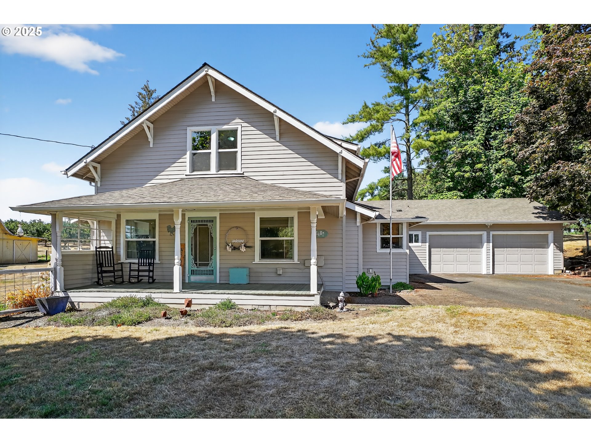 8487 South Sconce Road Canby, OR 97013 - Photo 1 of 27 a front view of a house with a yard