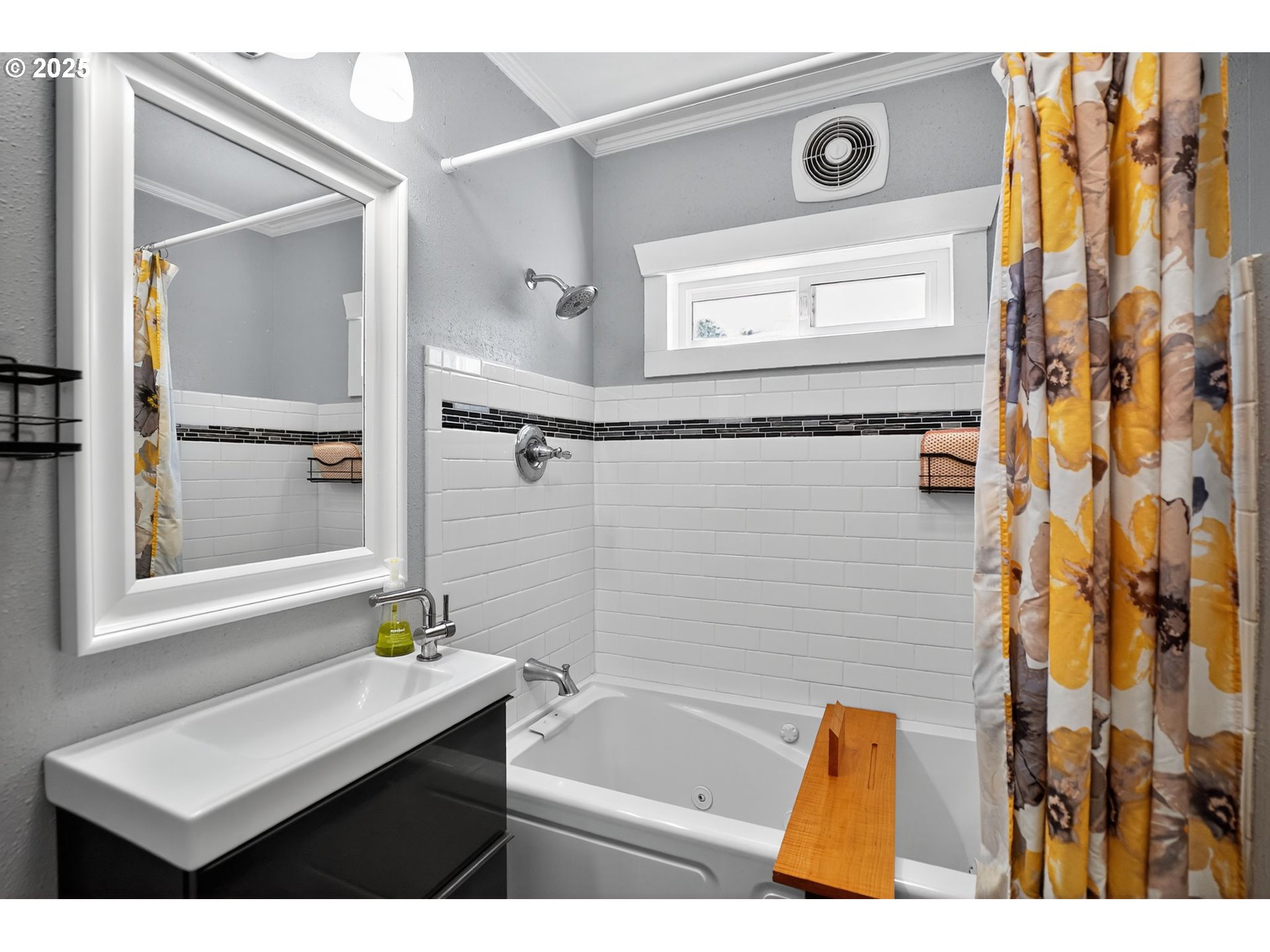 8487 South Sconce Road Canby, OR 97013 - Photo 15 of 27 a bathroom with a bathtub and a shower