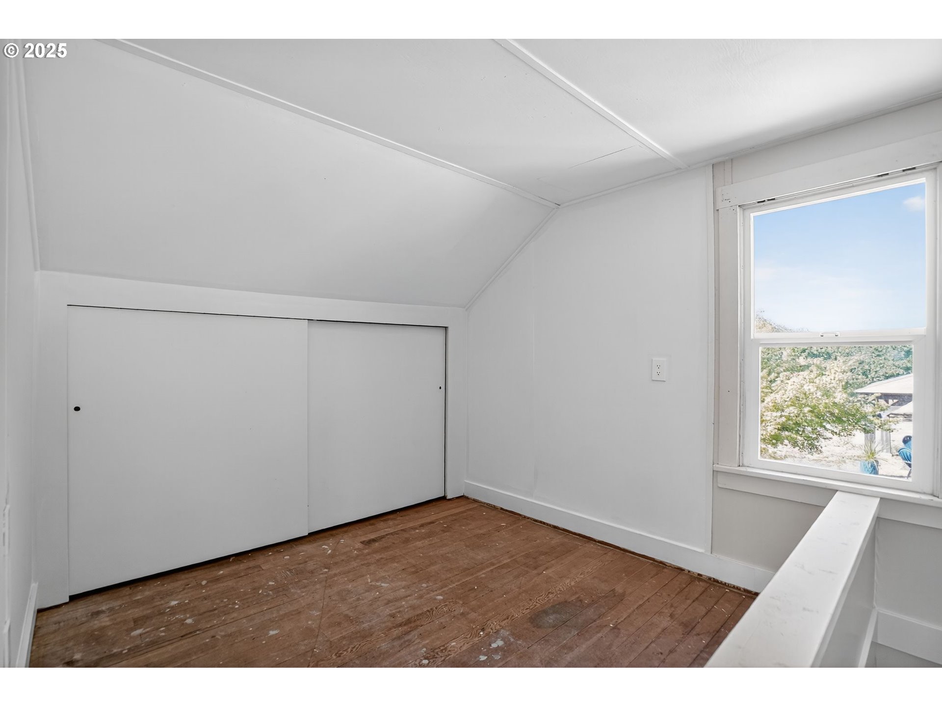 8487 South Sconce Road Canby, OR 97013 - Photo 17 of 27 a view of an empty room with a window