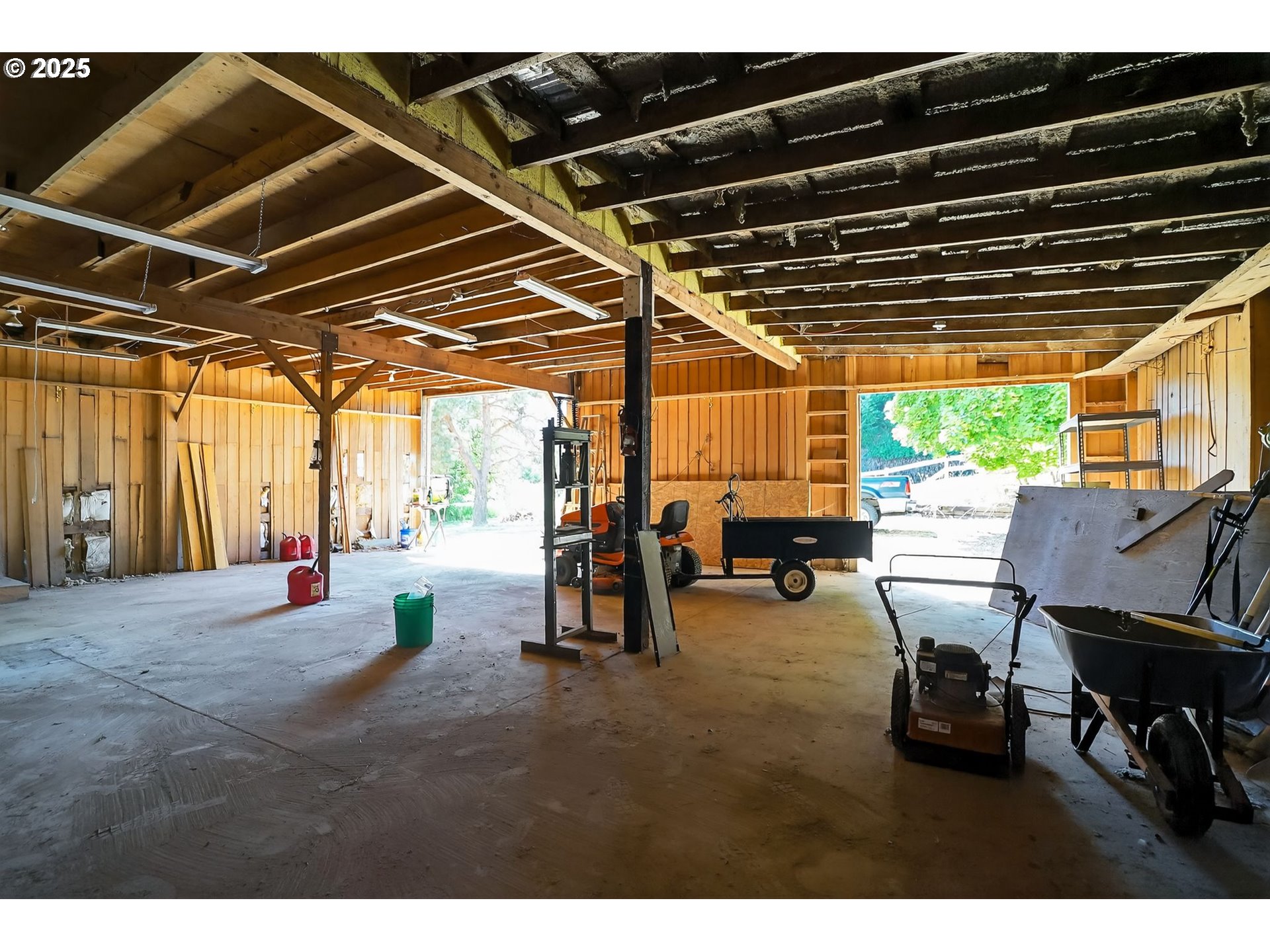 8487 South Sconce Road Canby, OR 97013 - Photo 27 of 27 a view of a room with gym equipment