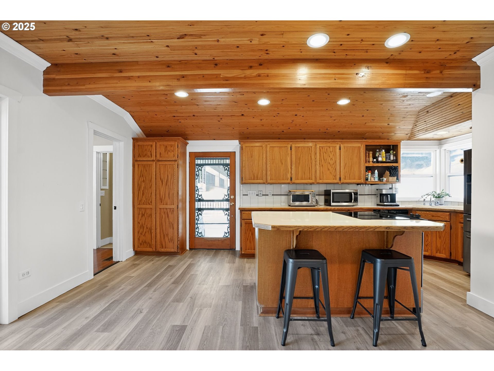 8487 South Sconce Road Canby, OR 97013 - Photo 8 of 27 a open kitchen with a table and chairs