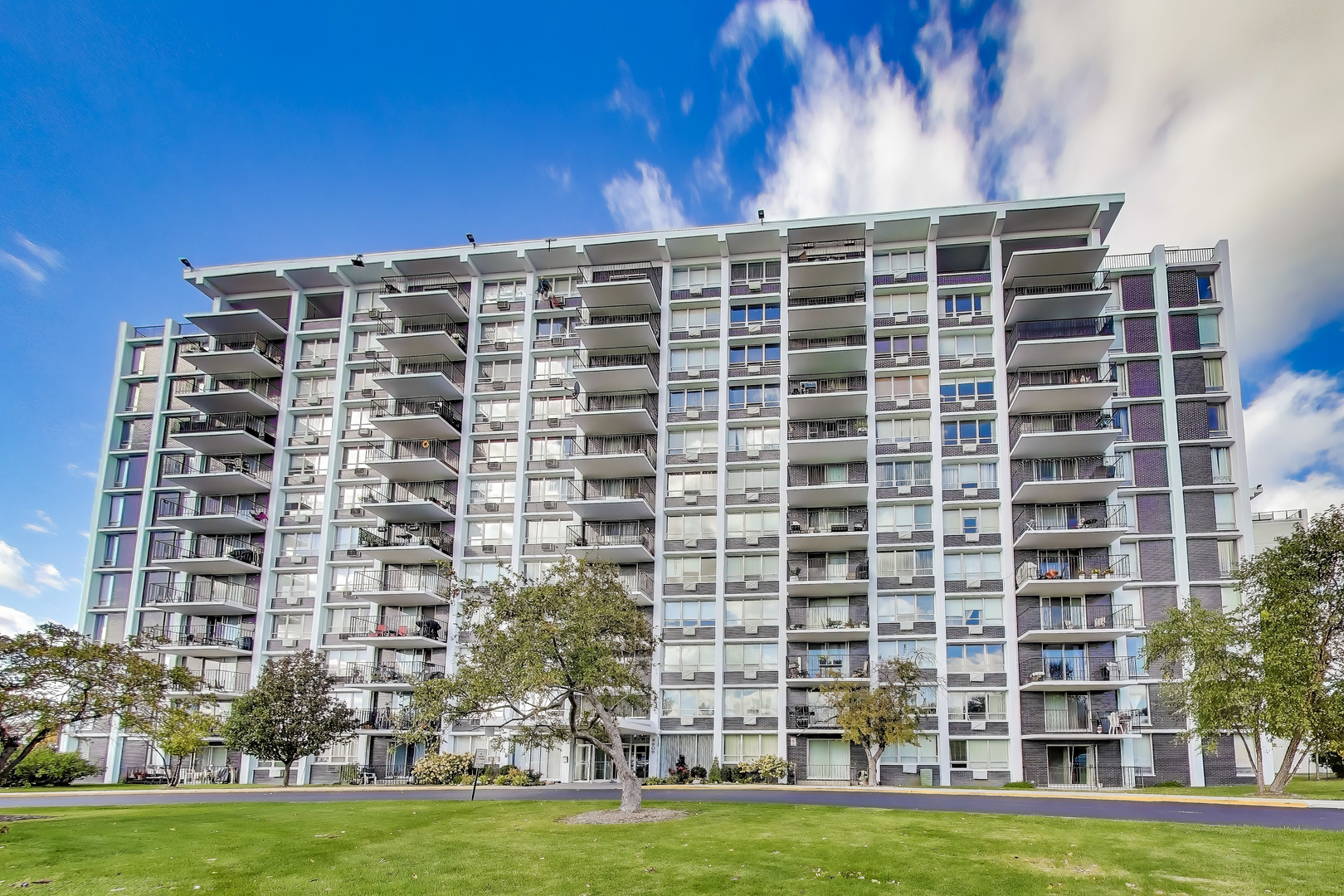 8809 West Golf Road, Unit 8I Niles, IL 60714 - Photo 20 of 27 a view of a building with a yard