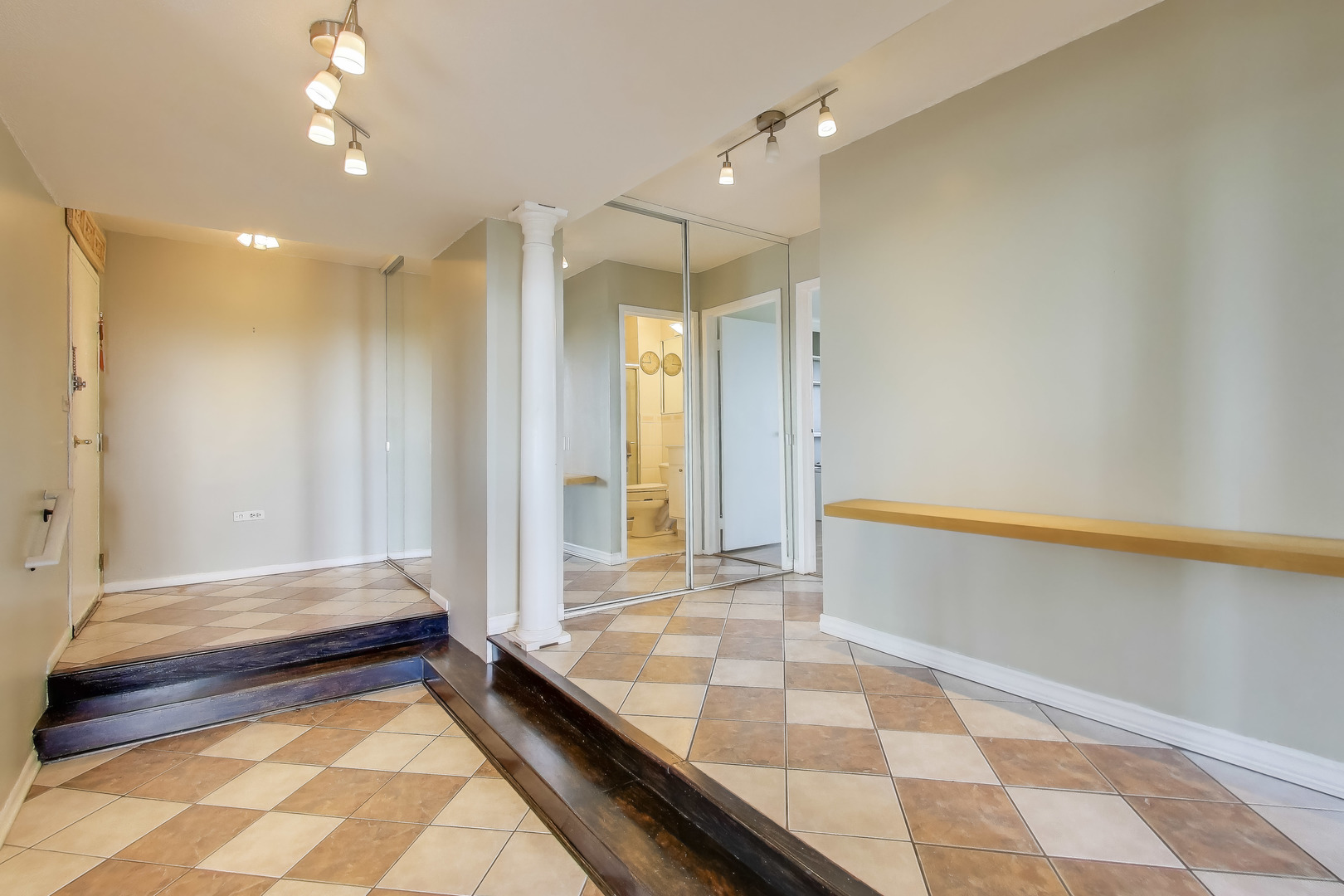 8809 West Golf Road, Unit 8I Niles, IL 60714 - Photo 5 of 27 a bathroom with a tub and a shower