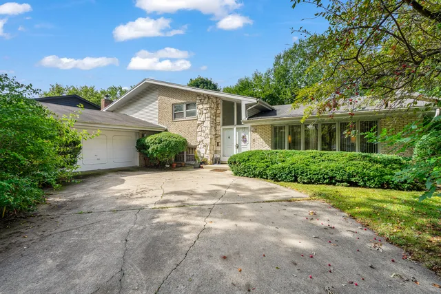 $260,000 | 18350 Carpenter Street, Homewood, IL 60430