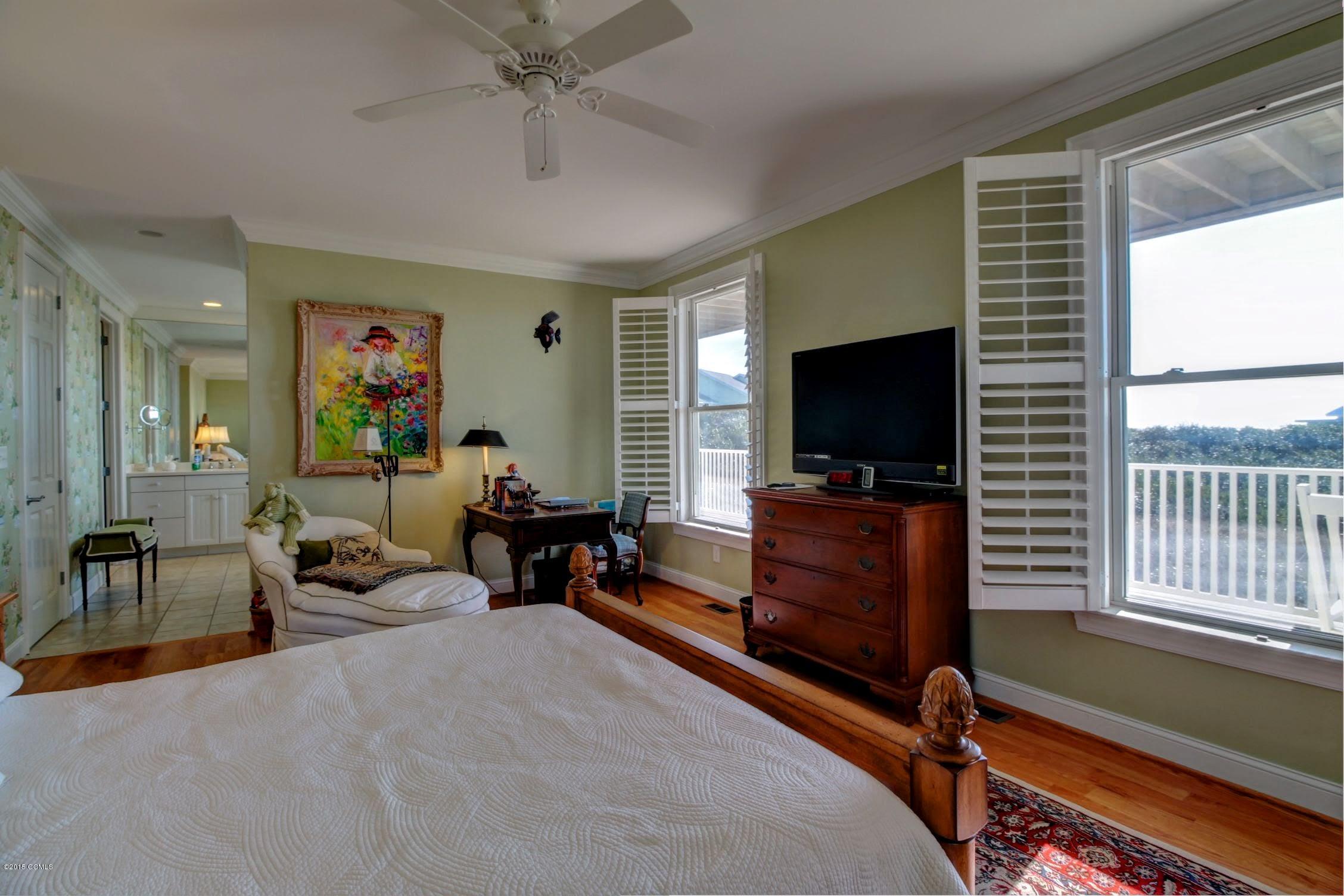 107 Hoffman Beach Road Atlantic Beach, NC 28512 - Photo 21 of 41 Master Bedroom