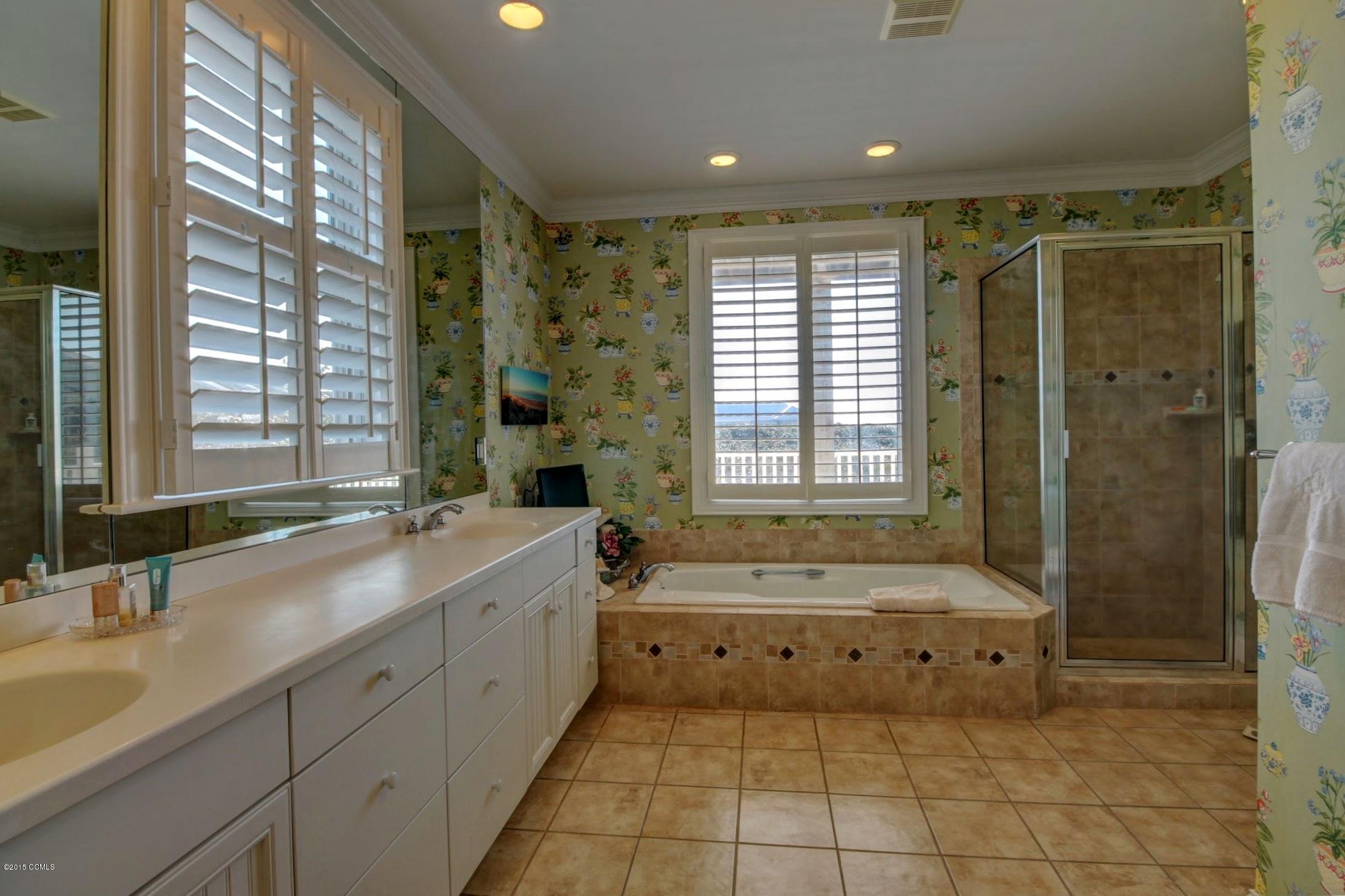 107 Hoffman Beach Road Atlantic Beach, NC 28512 - Photo 24 of 41 Master Bathroom