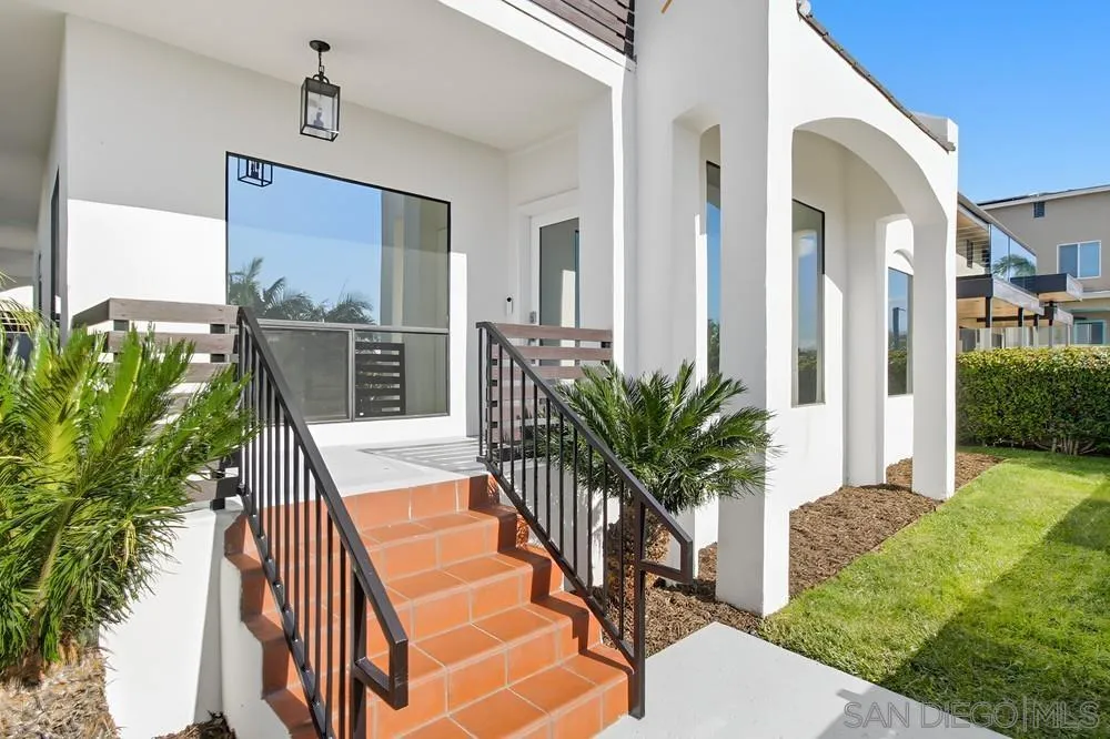 1712 Beryl Street San Diego, CA 92109 - Photo 4 of 37 a balcony with view of potted plants