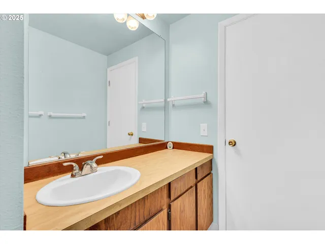 $299,900 | 6260 Southwest Erickson Avenue, Beaverton, OR 97008