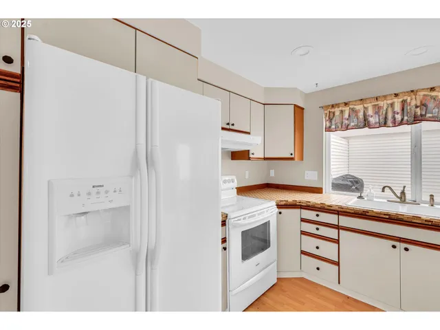 $299,900 | 6260 Southwest Erickson Avenue, Beaverton, OR 97008