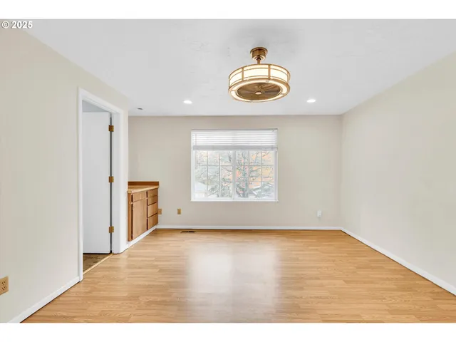 $299,900 | 6260 Southwest Erickson Avenue, Beaverton, OR 97008