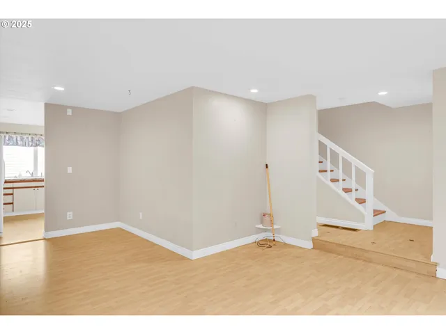 $299,900 | 6260 Southwest Erickson Avenue, Beaverton, OR 97008