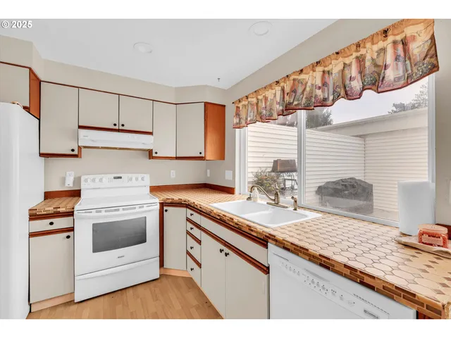 $299,900 | 6260 Southwest Erickson Avenue, Beaverton, OR 97008