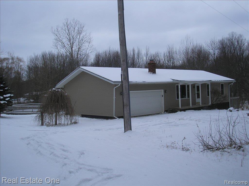 8945 West Coon Lake Road Gregory, MI 48137 - Photo 1 of 15 Exterior-Front