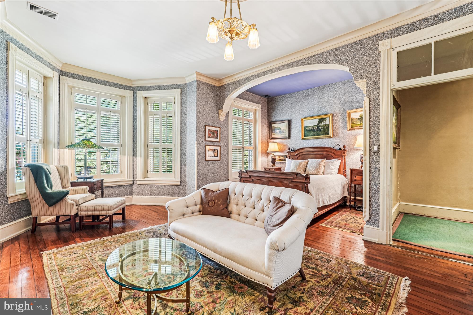 1420 Q Street Northwest Washington, DC 20009 - Photo 27 of 88 Primary BR, elegant arched alcove & 10' ceilings