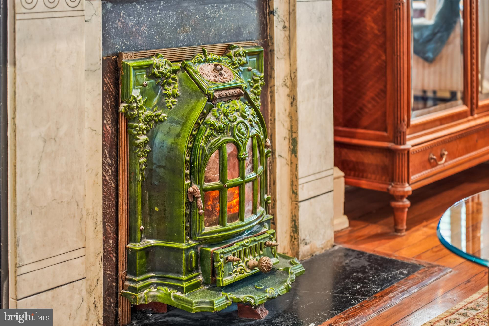 1420 Q Street Northwest Washington, DC 20009 - Photo 33 of 86 Decorative cast-iron, 19th C., French FP insert