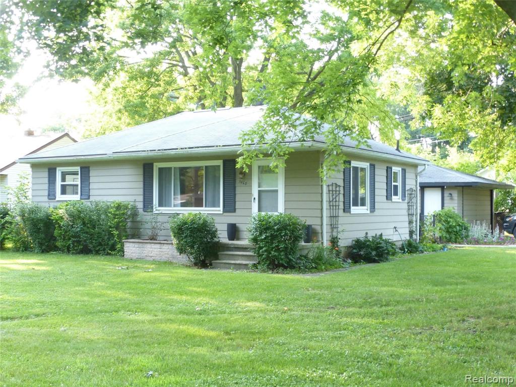 3460 Watkins Lake Road Waterford, MI 48328 - Photo 1 of 27