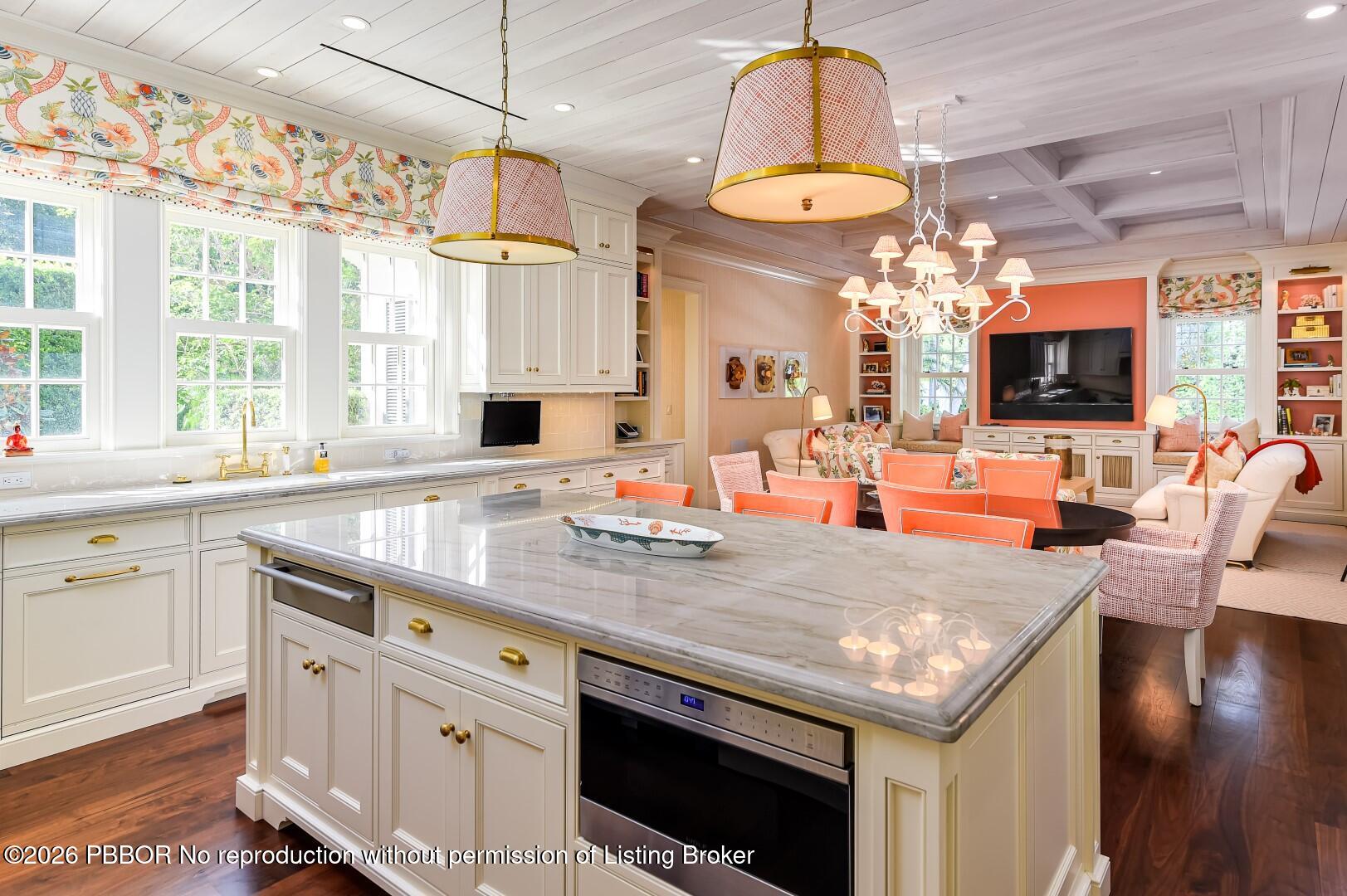 255 Wells Road Palm Beach, FL 33480 - Photo 8 of 26 Kitchen