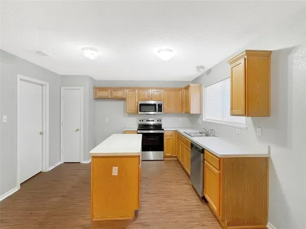 $2,695 | 303 Quail Meadows Lane, Arlington, TX 76002