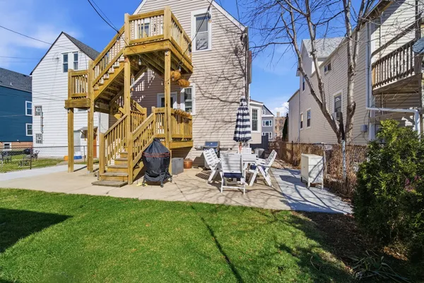 $2,000 | 3645 West McLean Avenue, Unit 2, Chicago, IL 60647