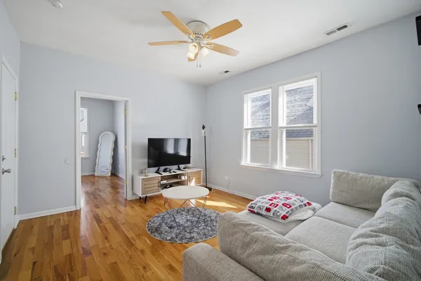 $2,000 | 3645 West McLean Avenue, Unit 2, Chicago, IL 60647