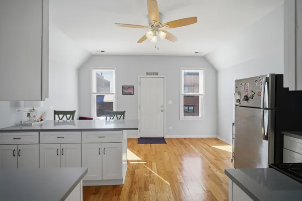 $2,000 | 3645 West McLean Avenue, Unit 2, Chicago, IL 60647